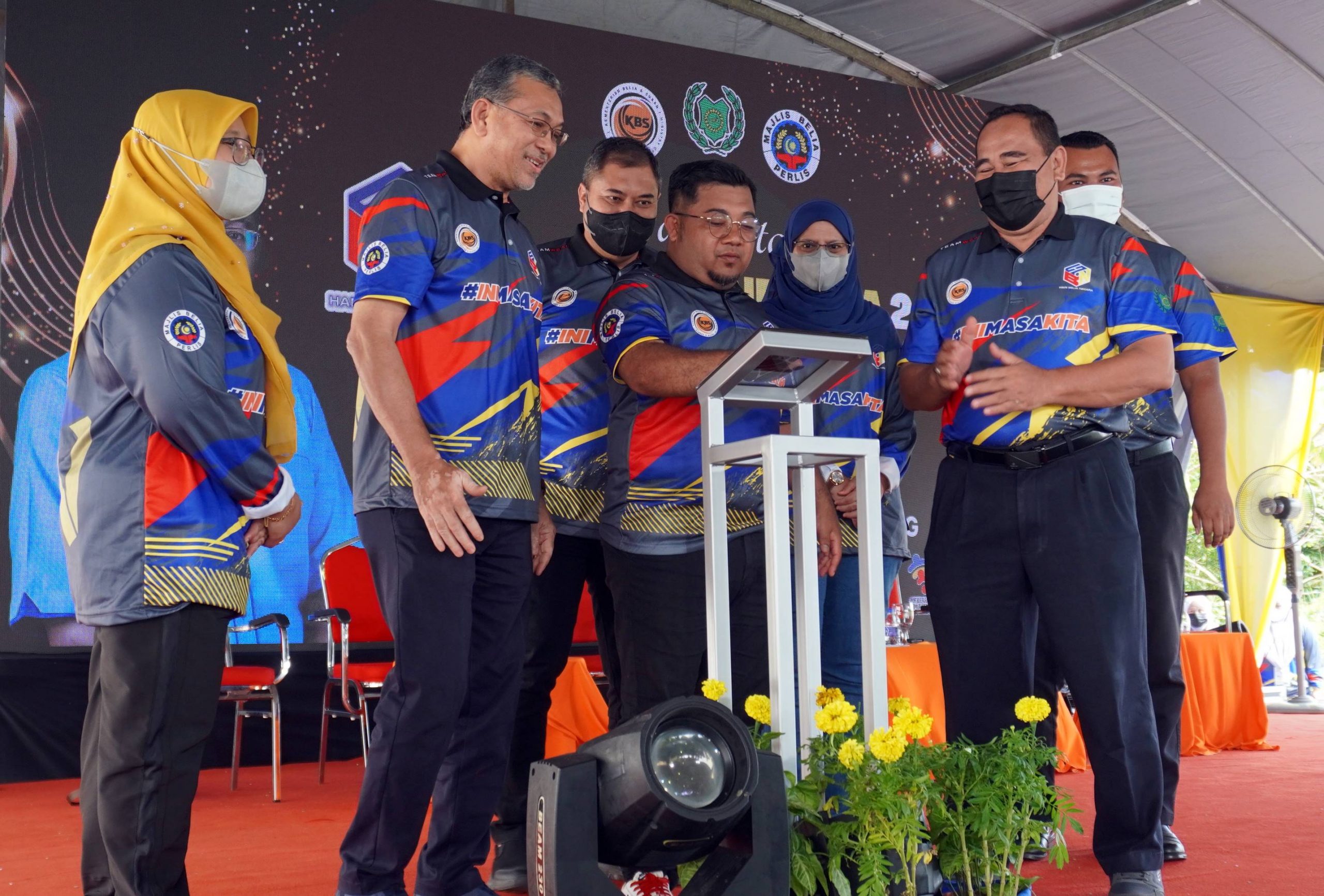 阿末扎希没施压首相加速大选,阿兹兰:只叮咛为大选备战