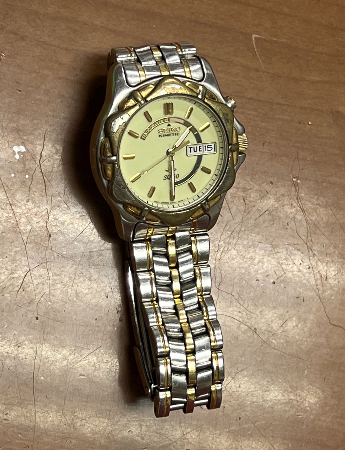 (全国版)颜文龙节俭念旧·车牌27年不换