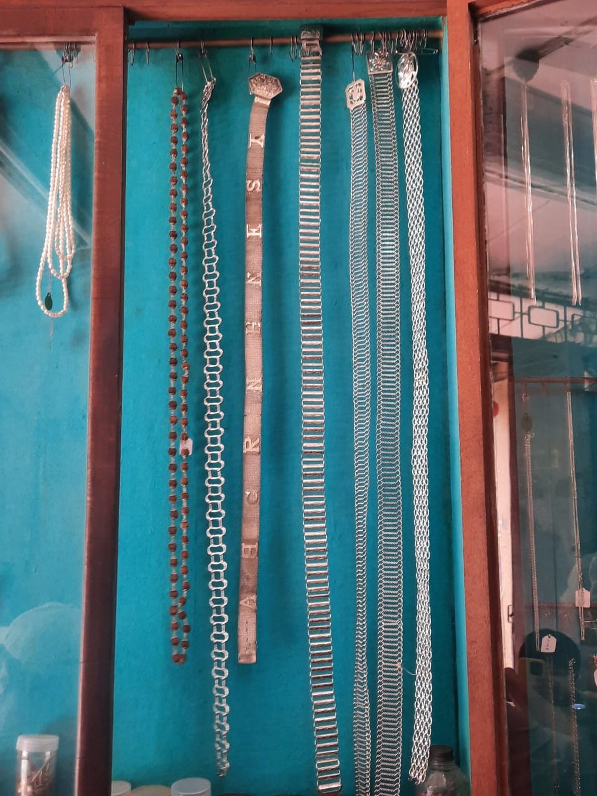 (古城封底主文)百年银店谢幕,买一送一回馈客户