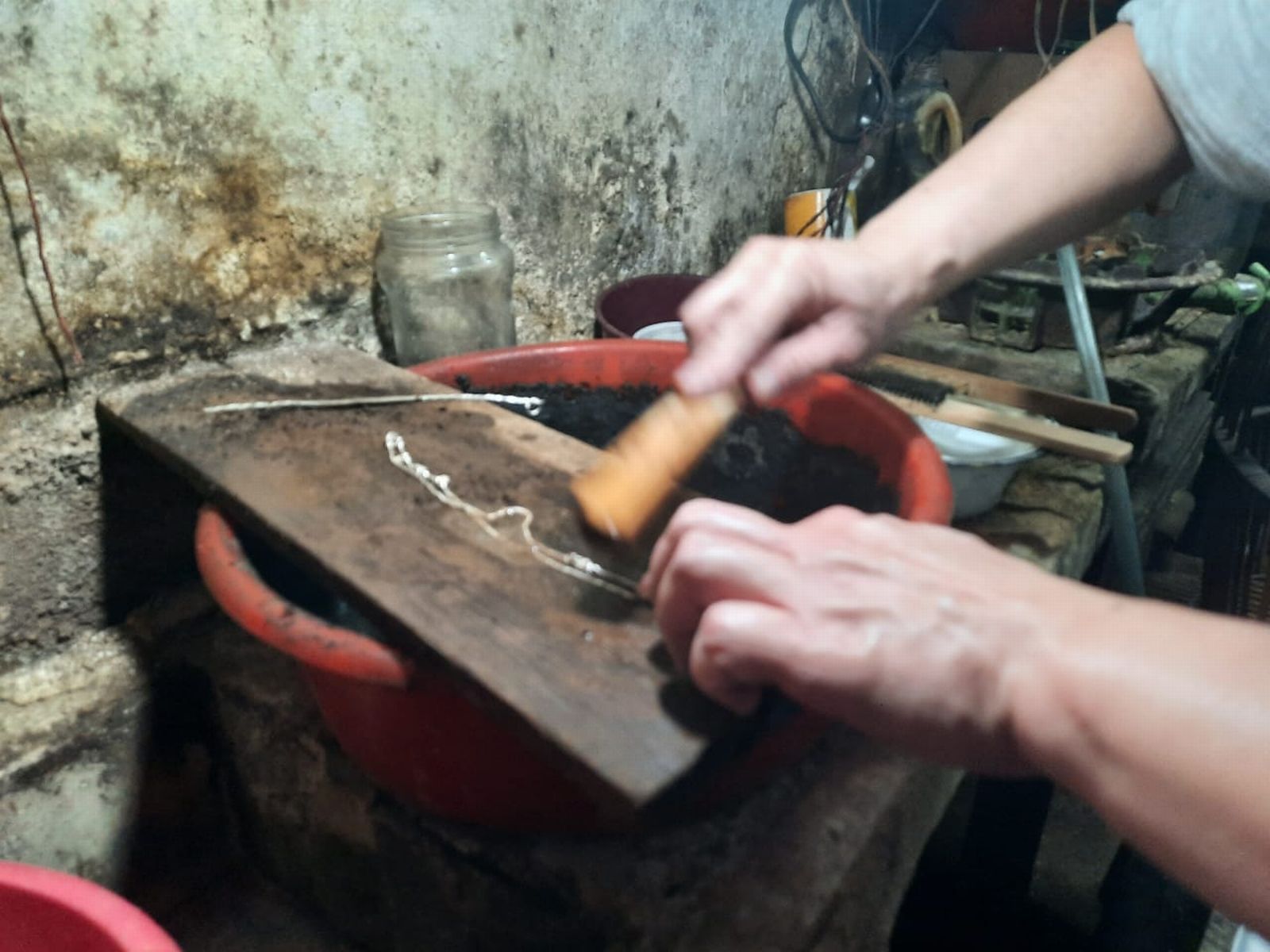 (古城封底主文)百年银店谢幕,买一送一回馈客户