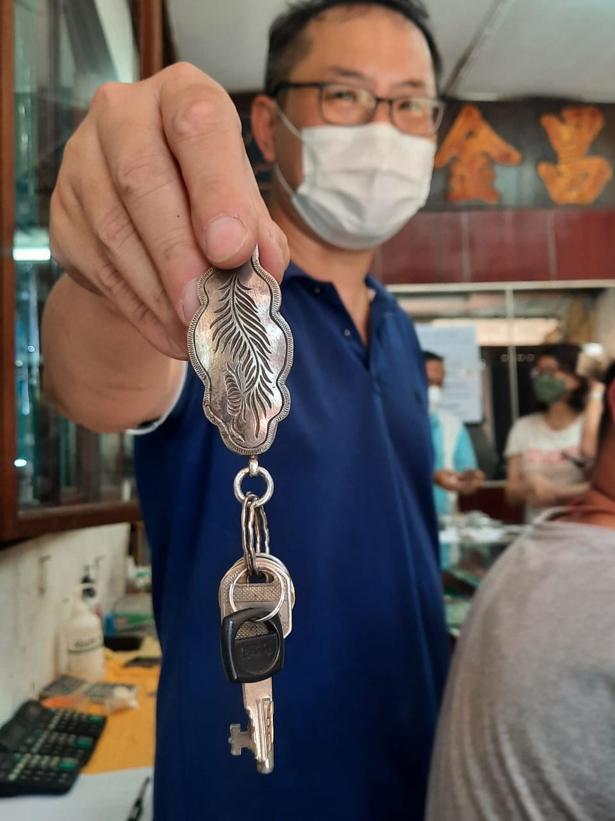 (古城封底主文)百年银店谢幕,买一送一回馈客户