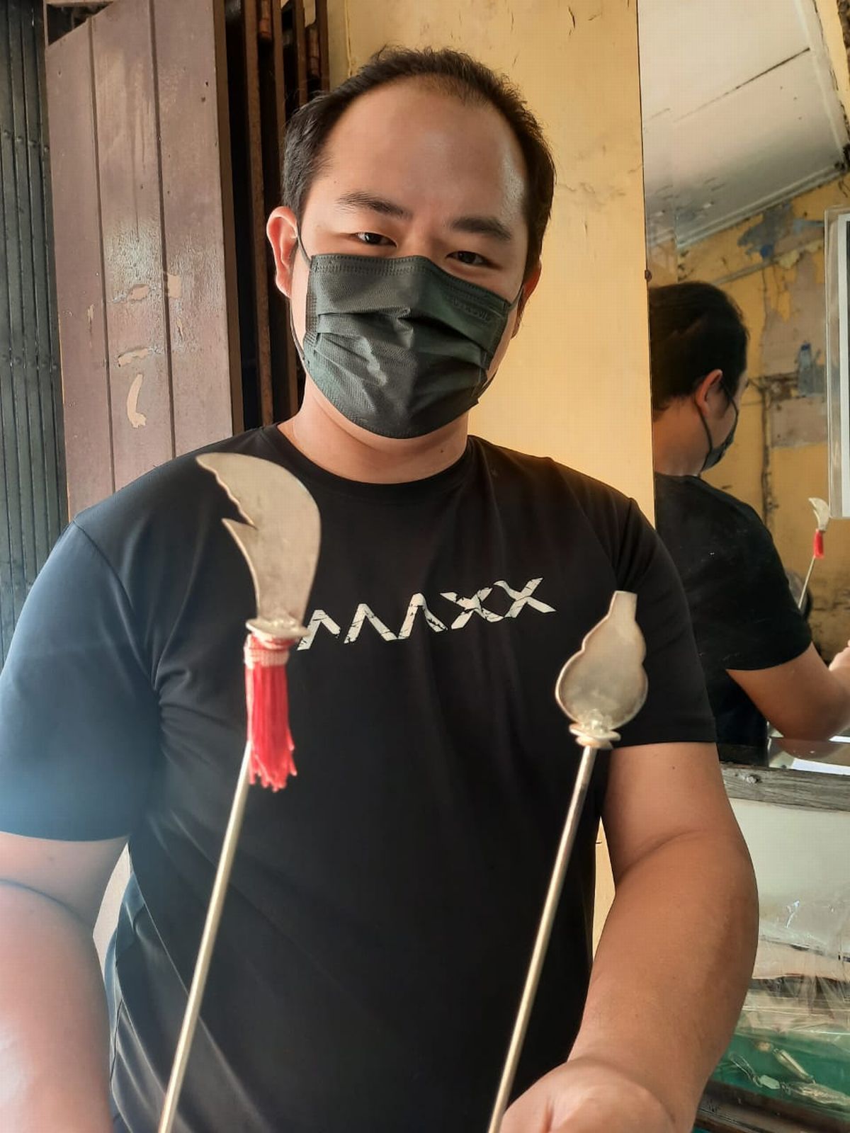 (古城封底主文)百年银店谢幕,买一送一回馈客户