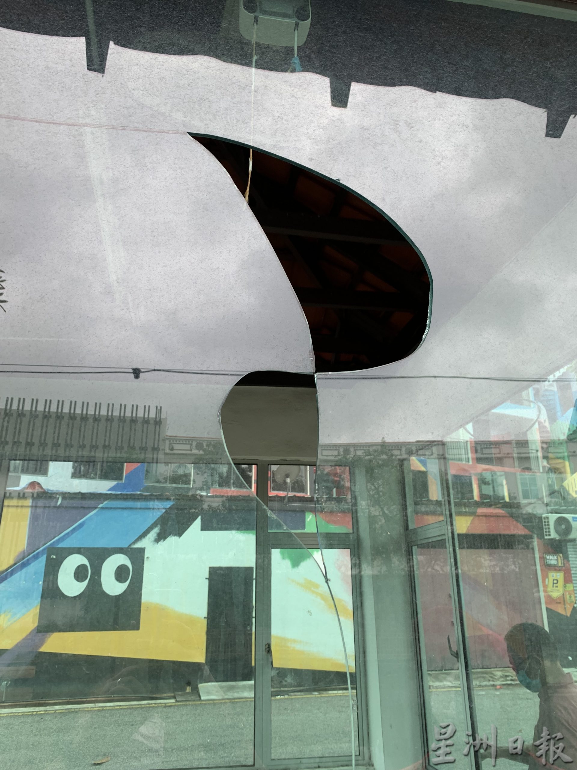 (古城第二版主文)甲河畔设警亭如虚设 刘志俍促改为其他用途