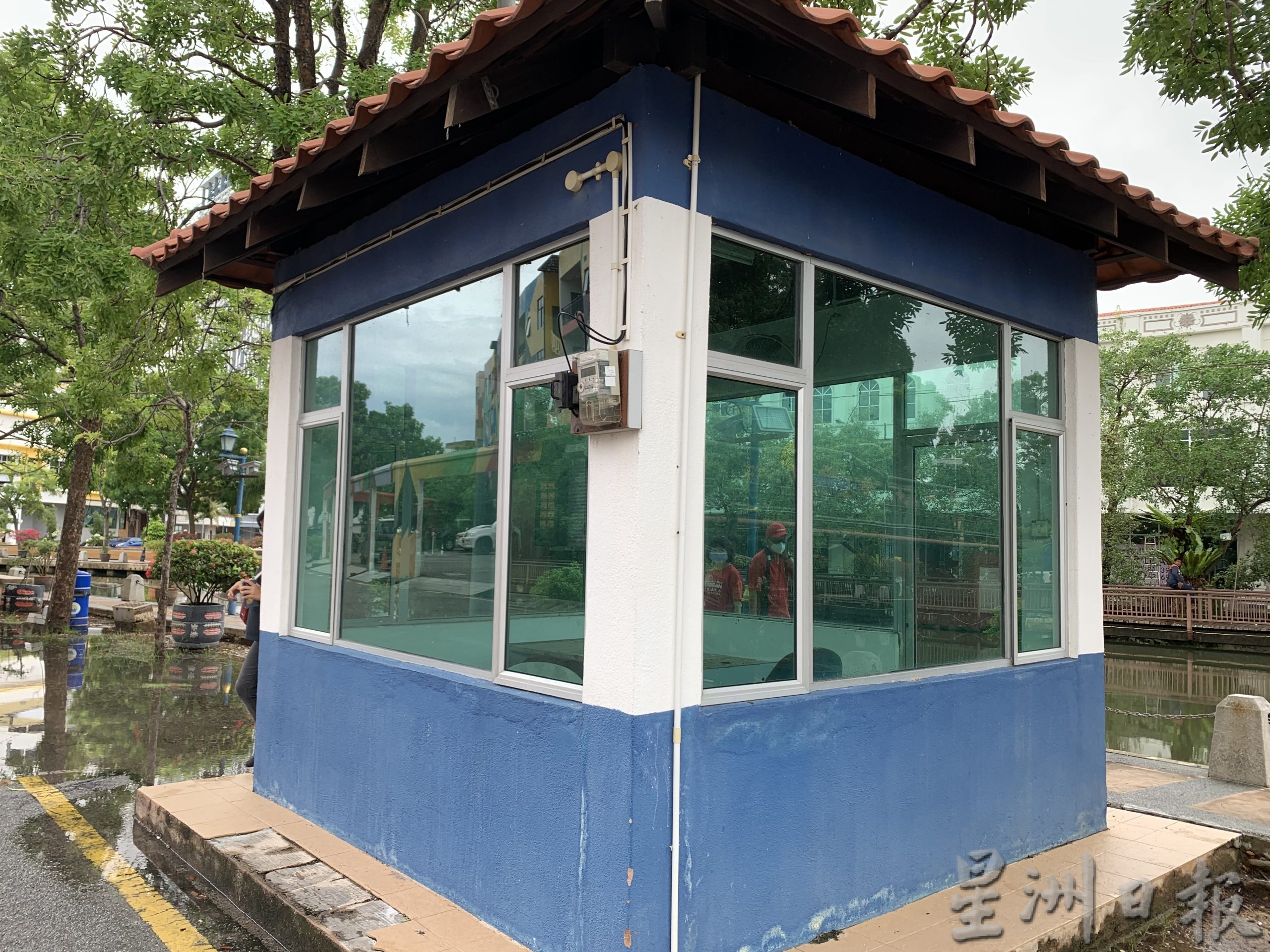 (古城第二版主文)甲河畔设警亭如虚设 刘志俍促改为其他用途