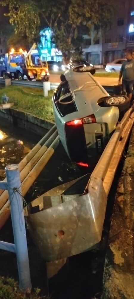 （古城第二版主文）防撞栏杆毁坏急需维修