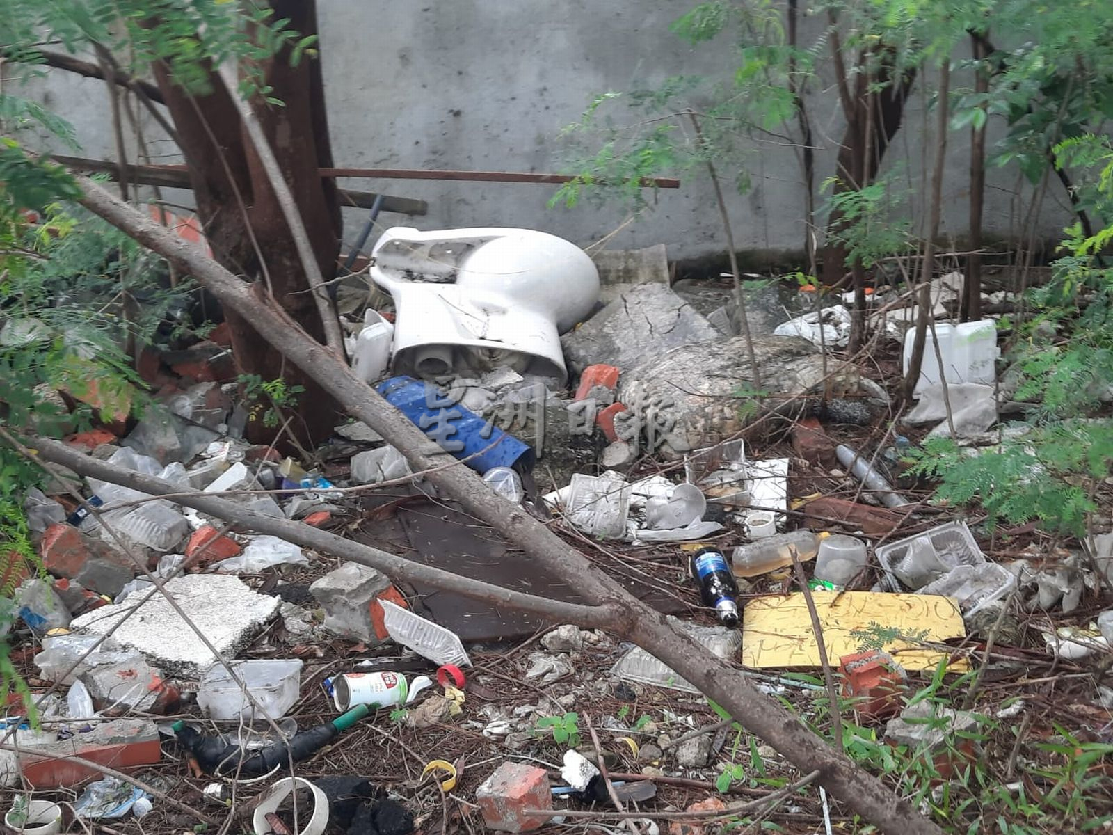 (古城)为美化却制造垃圾堆