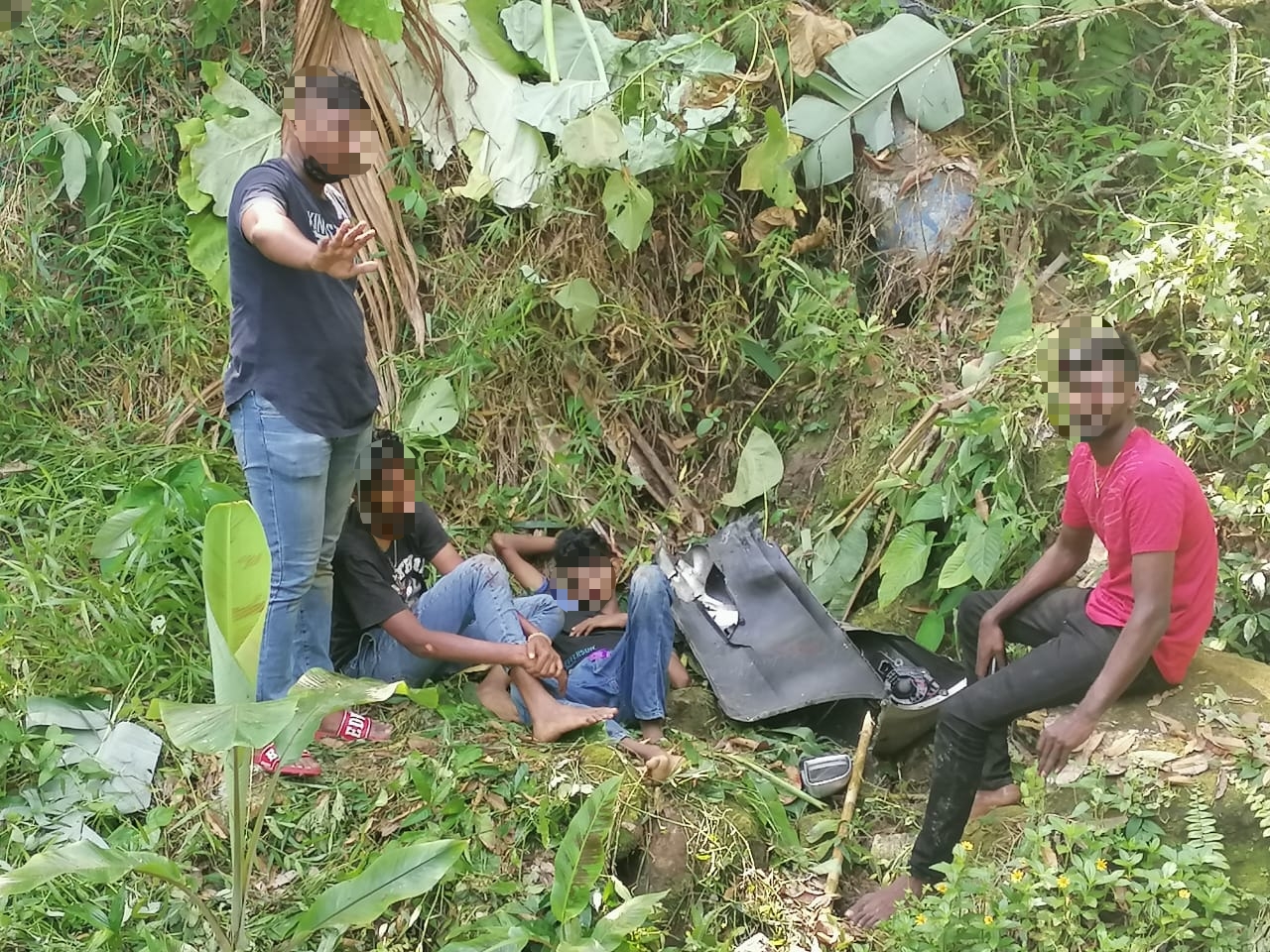 (大北马)5人共车翻落山谷,全获救无人死