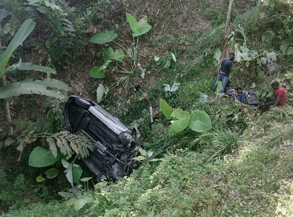 (大北马)5人共车翻落山谷,全获救无人死