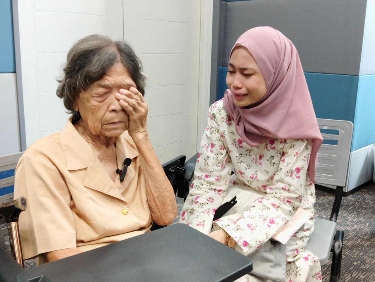 不同宗教养母义女情·教师也动容