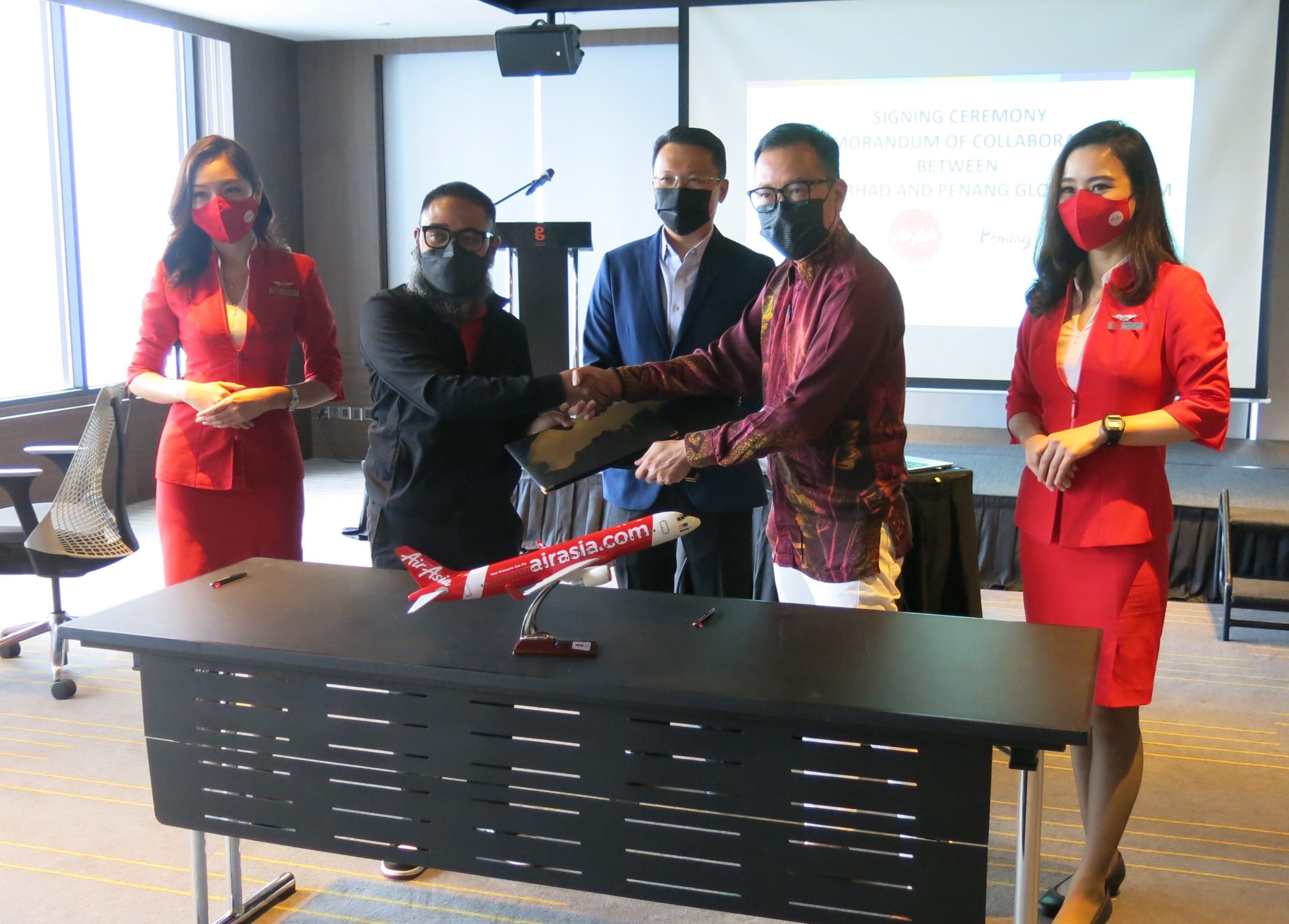 （大北马）亚航与槟城环球旅游机构签署合作备忘录