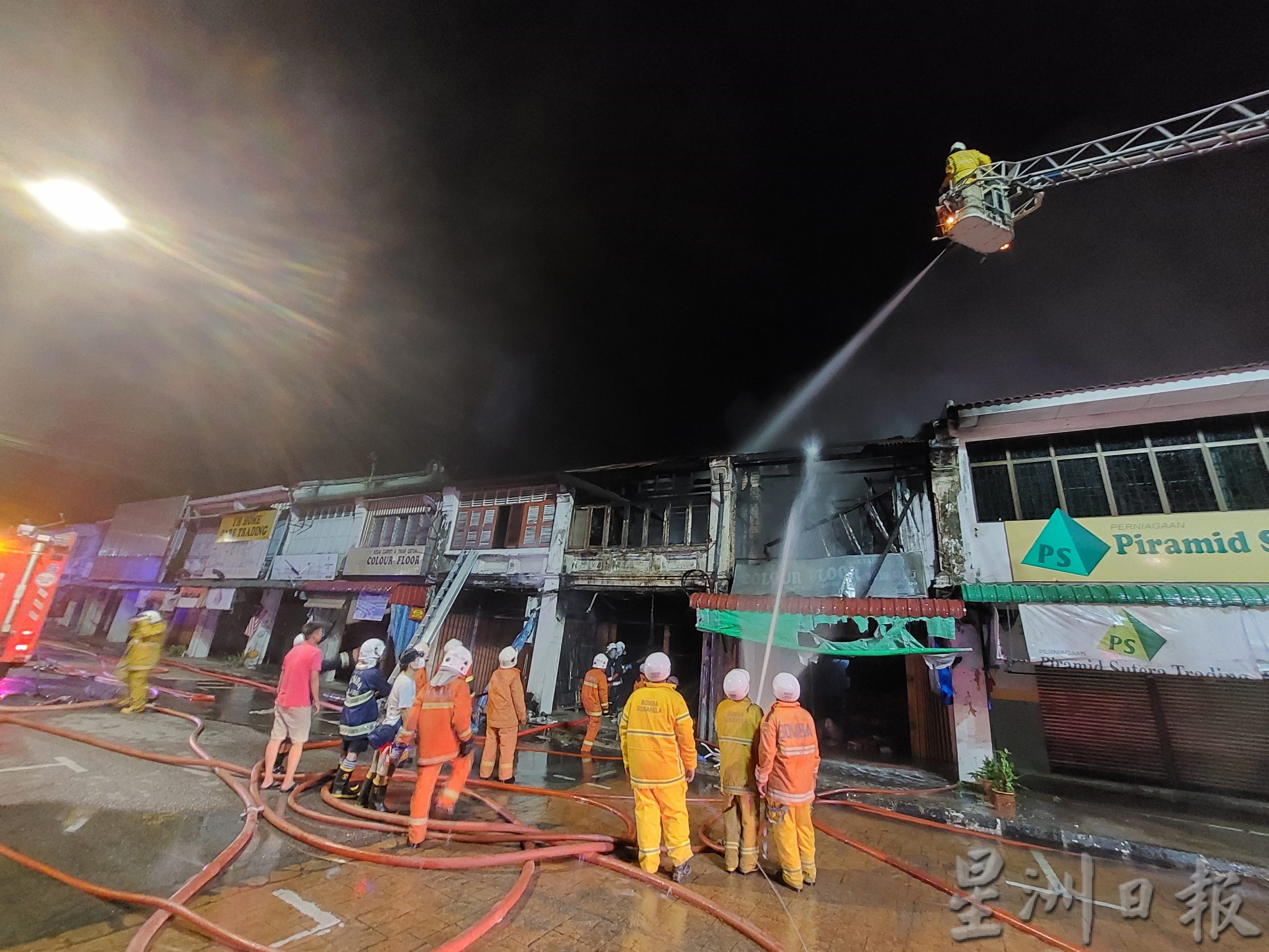 (大北马)巴里文打河边街2老店午夜失火烧毁