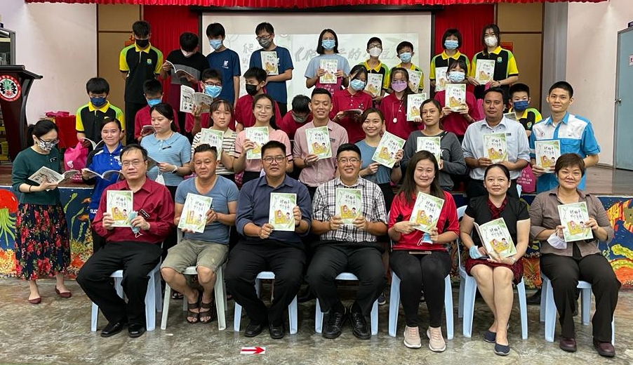 (大都会)吉胆华联小学作文集推介礼,《爬格子的小豆藤》赢赞赏