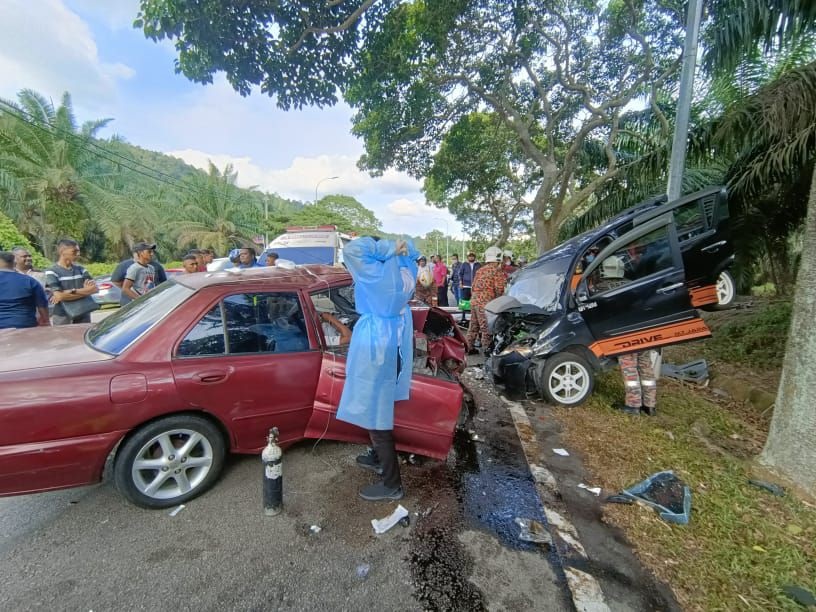 （已签发）柔：轿车闯入反方向车道，与另一轿车迎面撞一死一伤