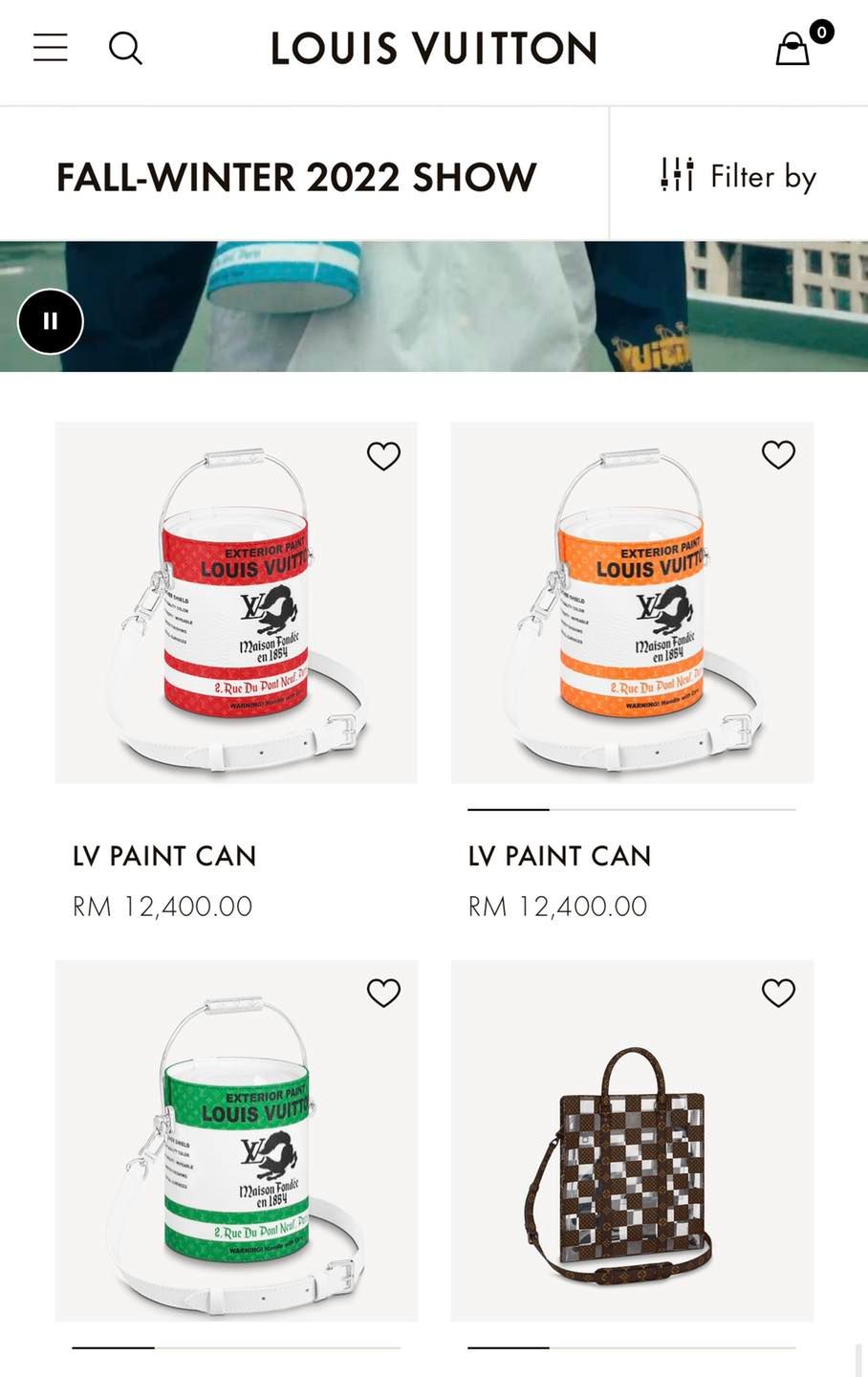 LV推新款手提袋卖1.2万 网笑:“Milo Tin有出头天了?”