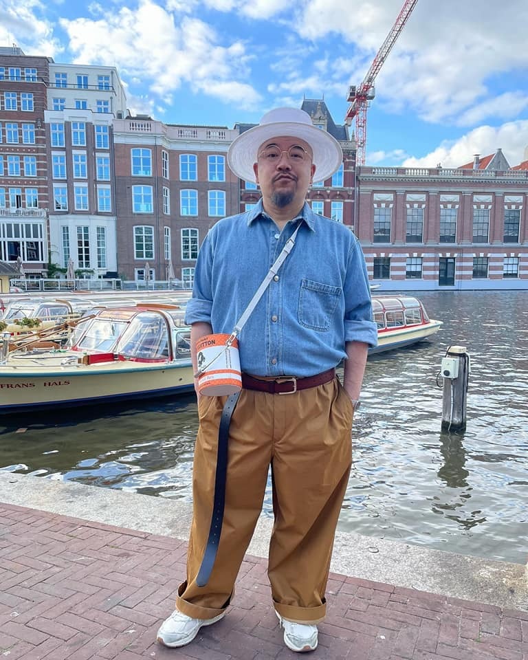 LV推新款手提袋卖1.2万 网笑:“Milo Tin有出头天了?”