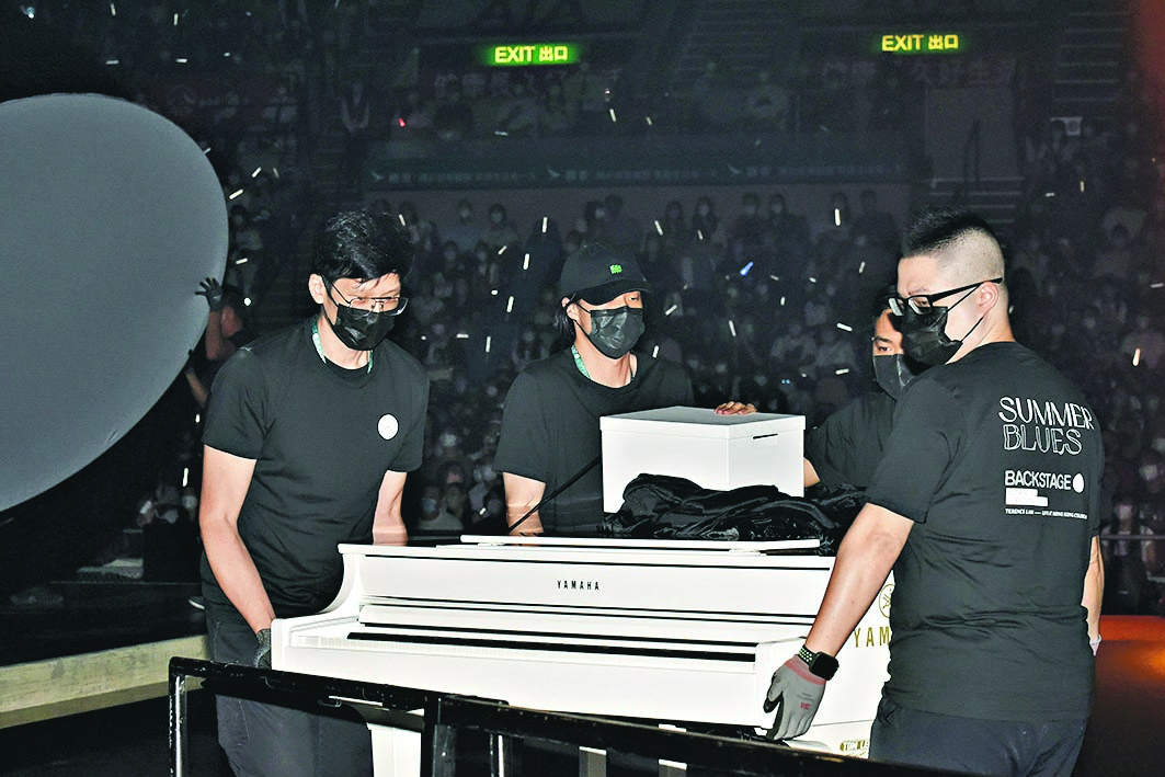 MIRROR意外后红馆重启开唱　 弃巨屏幕改投射