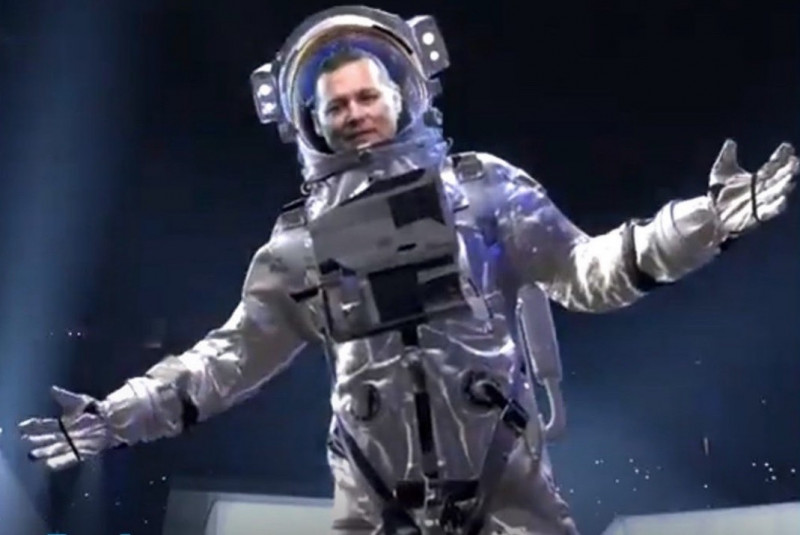 MTV音乐录影带大奖|化身太空人空降VMA讨工作 尊尼特普挨轰恶心