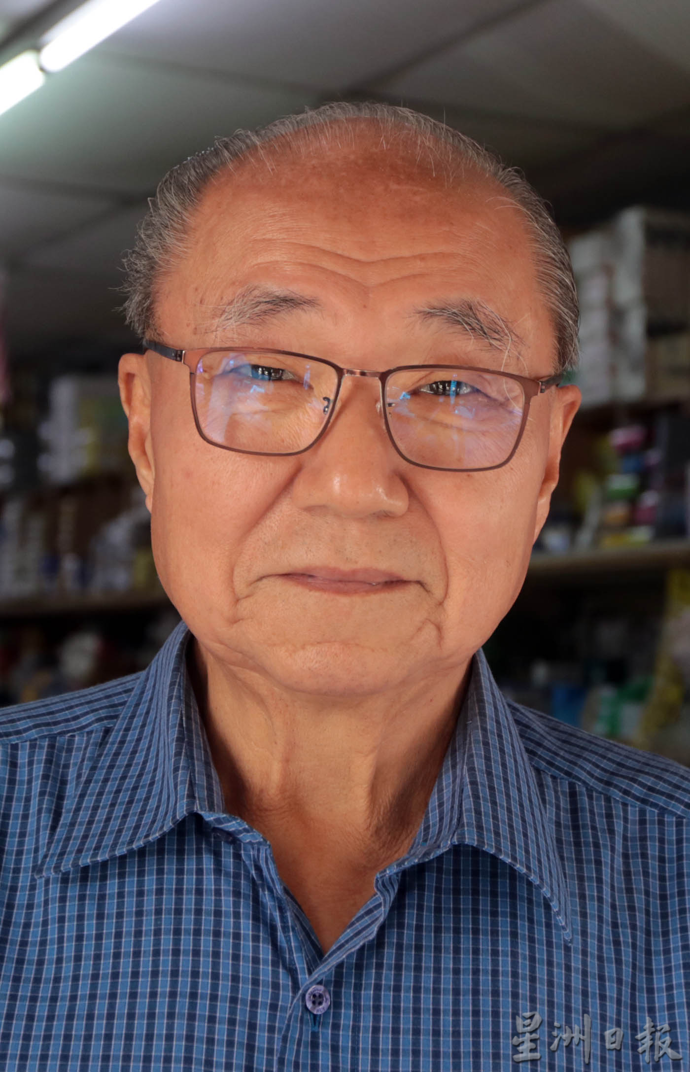 国旗飘扬景象显慢热,却不阻民众爱国心意