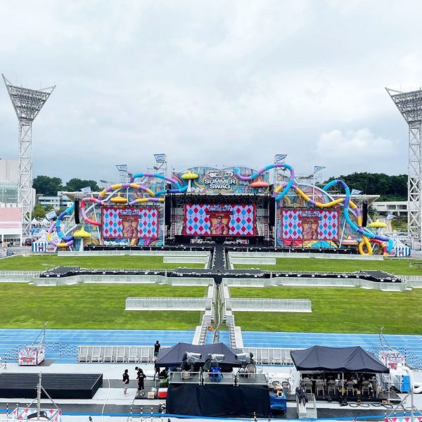 PSY湿身秀工作人员滑倒身亡  15公尺高台拆灯坠落