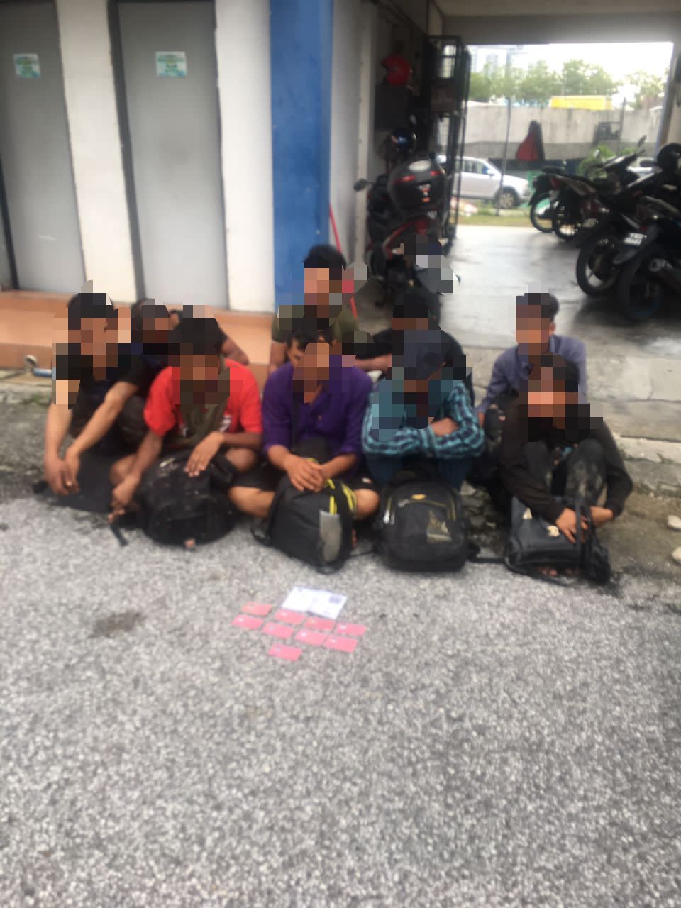 SS2闹市捕2人口贩卖分子 警证实车内还有9非法移民