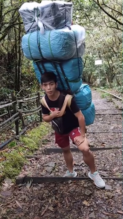 STPM毕业生当神山挑夫 “月收入可达3至4千”