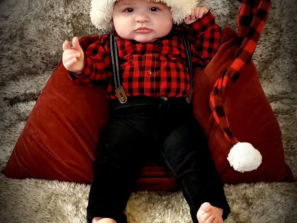 19岁父亲不想被打扰 故意将1岁儿留车里热死