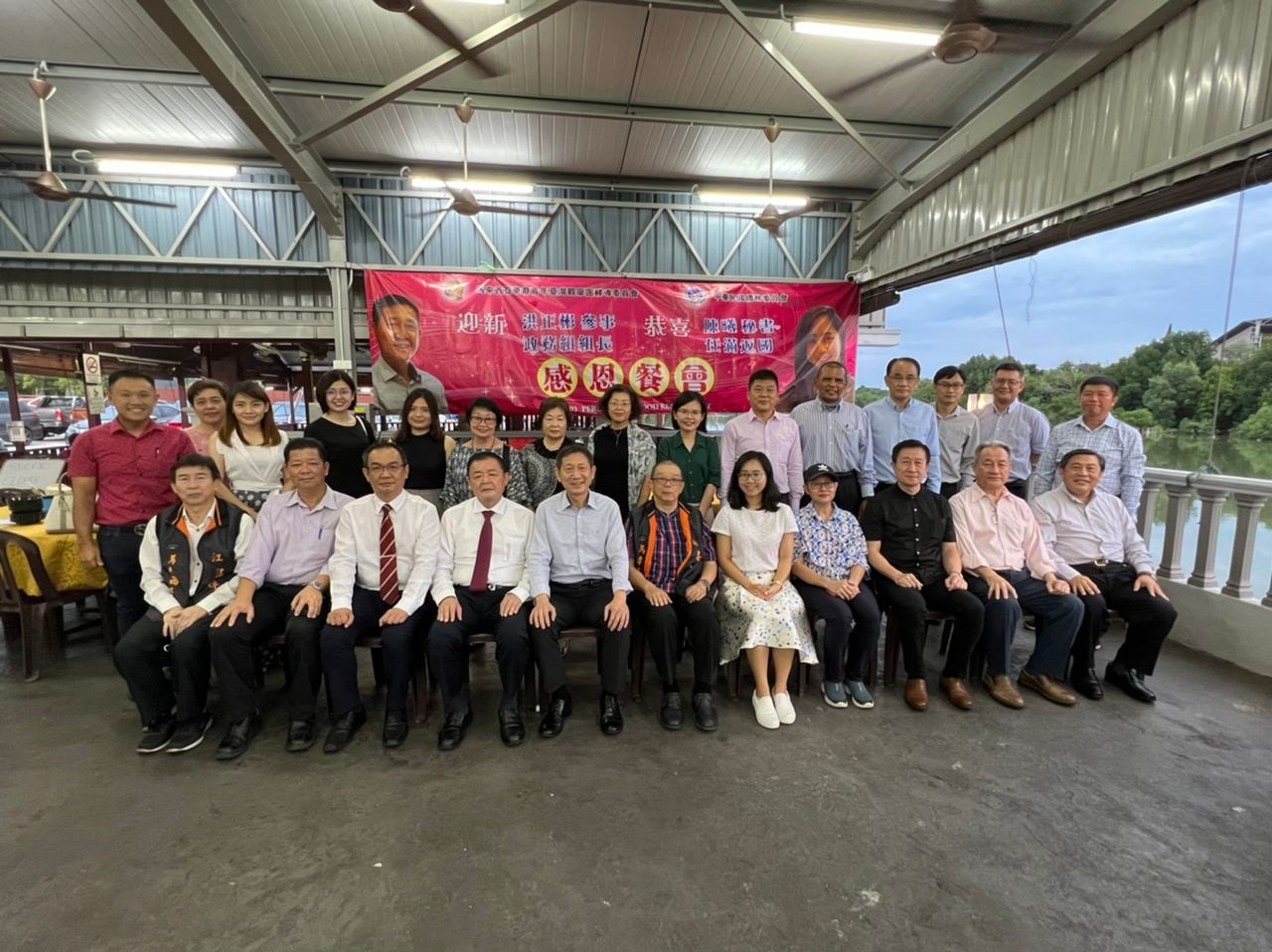 1图/ 华裔青年台湾观摩团辅导委员会设宴,欢送陈曦