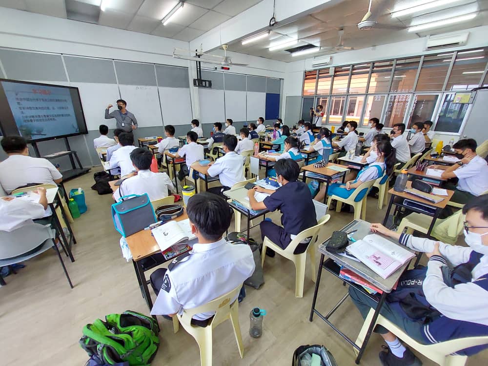 “吴德芳杰出华文教师奖”得主林振耀（私立中学组）