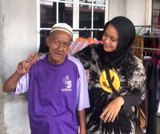 2热心好友脸书苦寻 20岁女子找到生母团聚