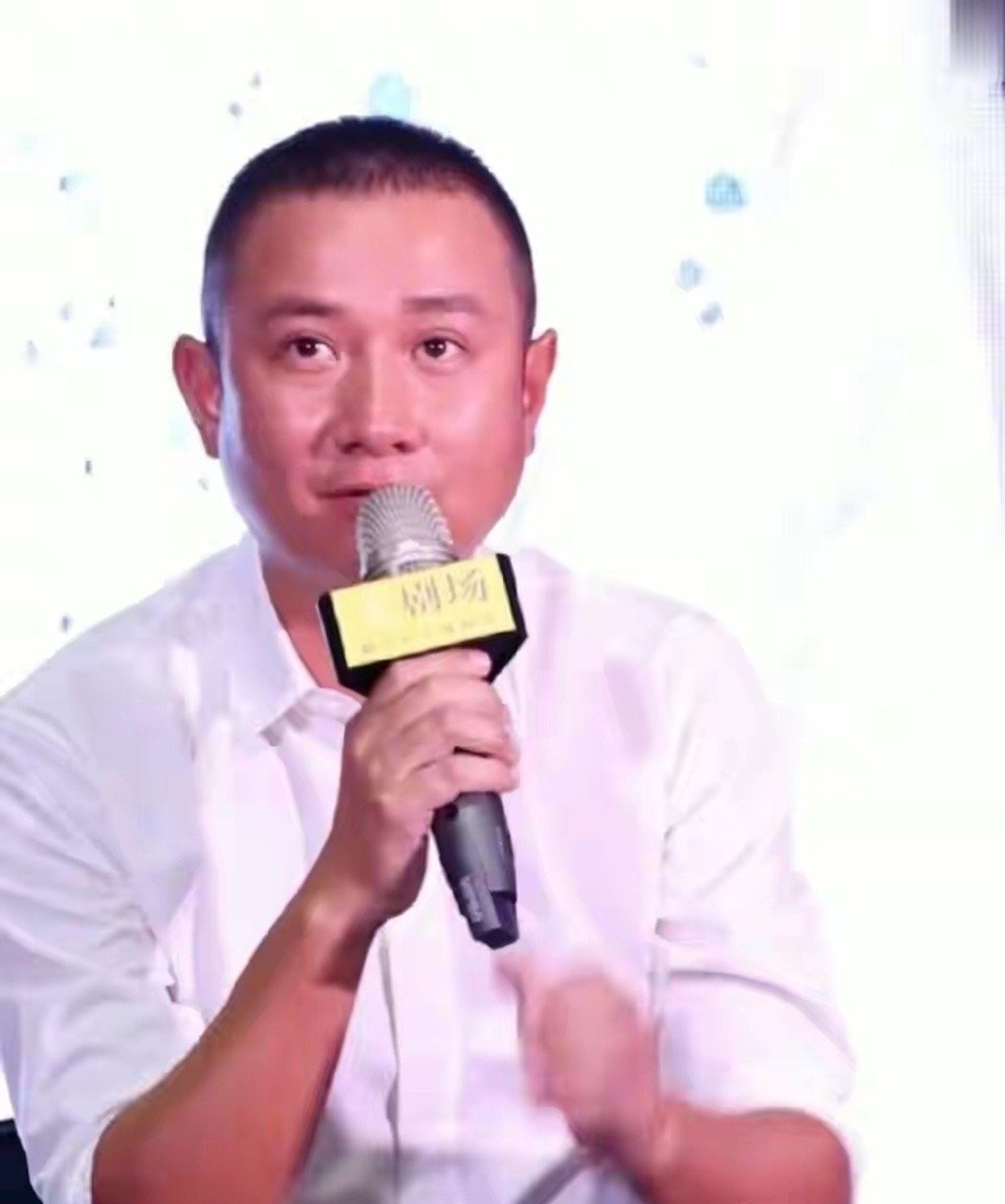 38岁文章脸肿身圆拼复出 被酸“油腻中年大叔”	