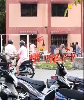 3人持木棍椅子猛砸男子 警捉一人追捕两人