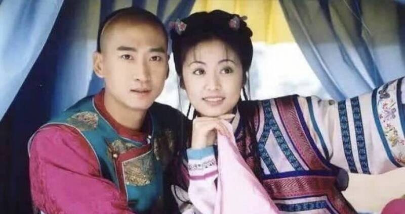 52岁周杰被曝恋情  女模晒暧昧记录秀钻戒