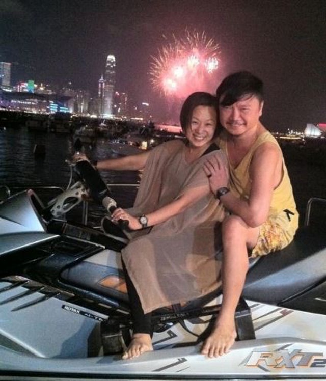 63岁艾威酒吧商演 环境简陋网叹:很悲哀