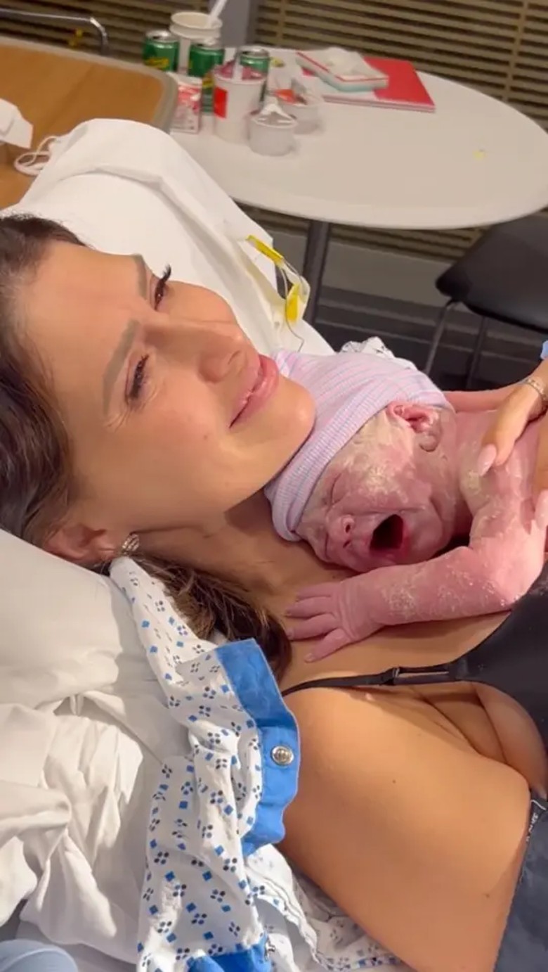 64岁阿历宝云再喜得千金