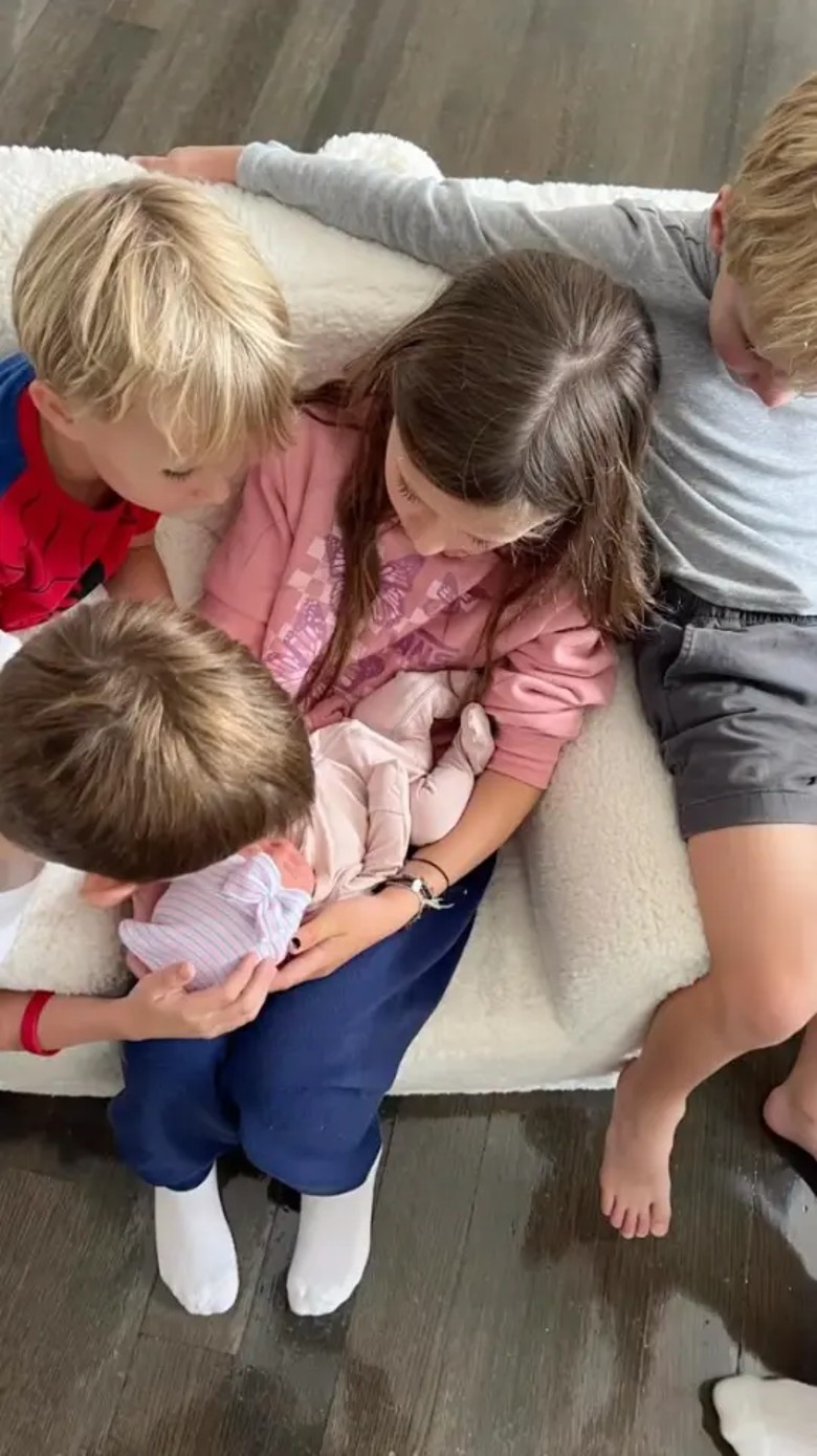 64岁阿历宝云再喜得千金