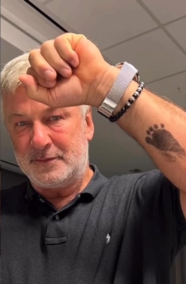 64岁阿历宝云再喜得千金