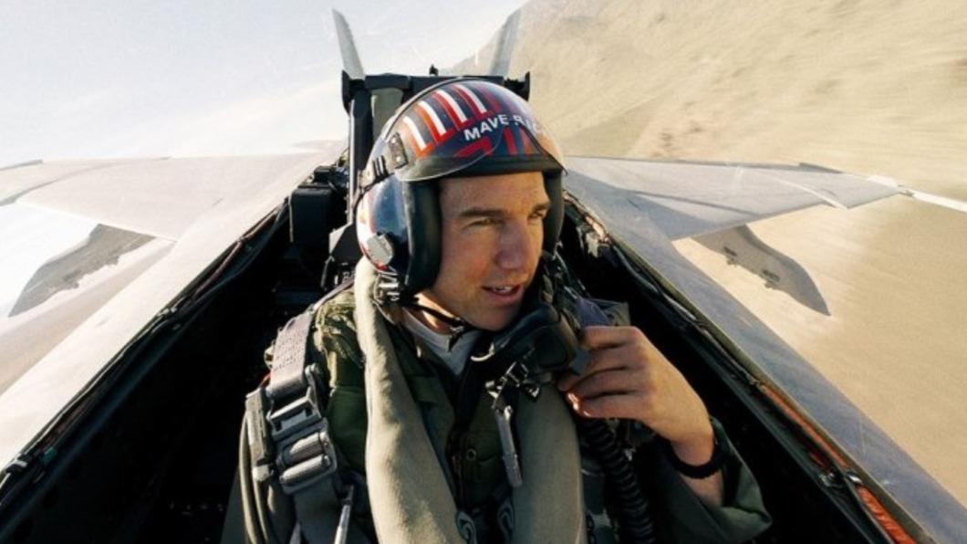 仅35人获殊荣! 汤告鲁斯获颁荣誉海军飞行员