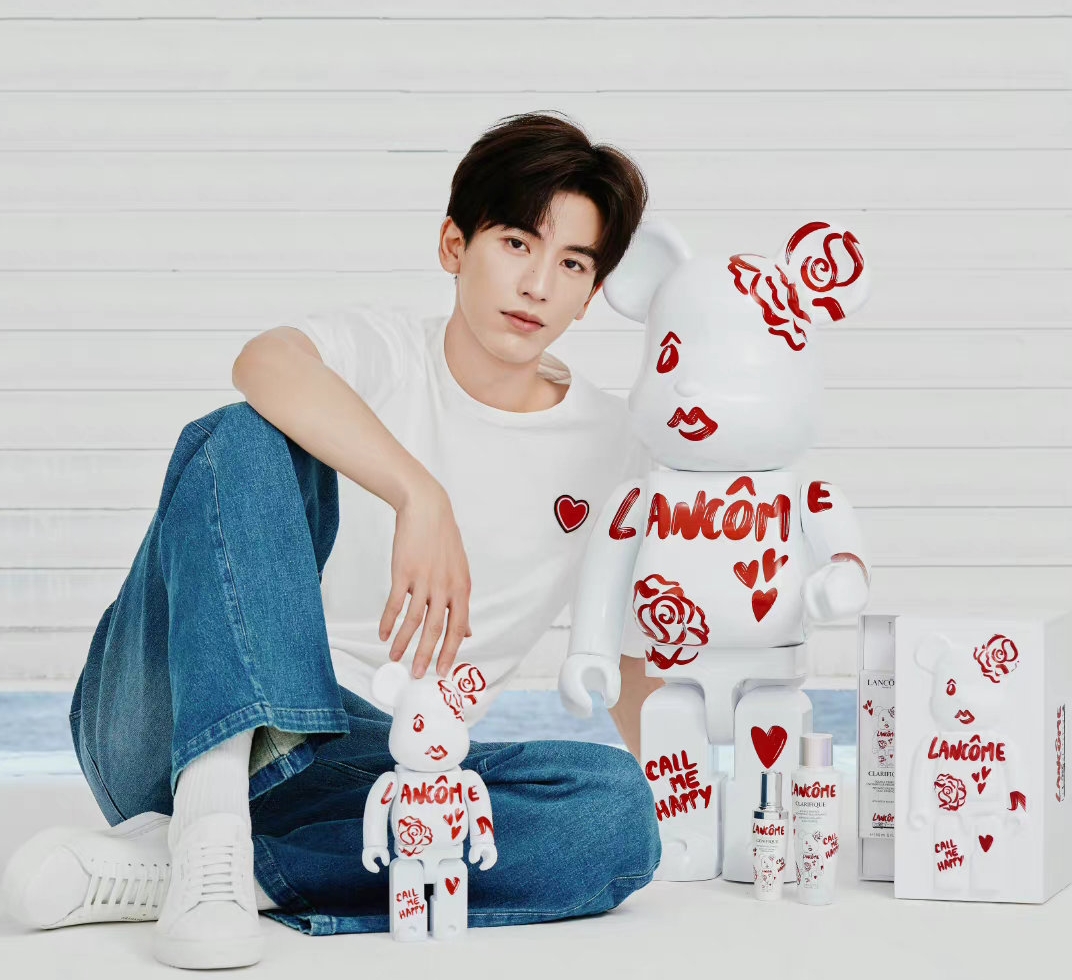 ​张凌赫爆恋白鹿秒塌房   上万粉丝脱粉被扒出考试作弊