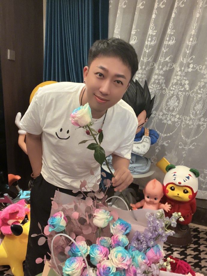 ​张凌赫爆恋白鹿秒塌房   上万粉丝脱粉被扒出考试作弊