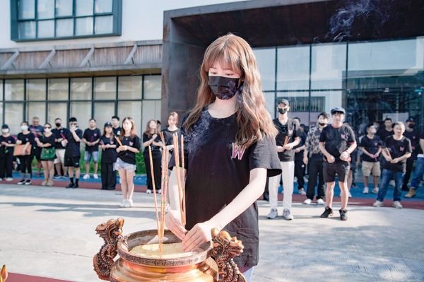 ​韩剧《W-两个世界》翻拍版  高颜值男女主角曝光