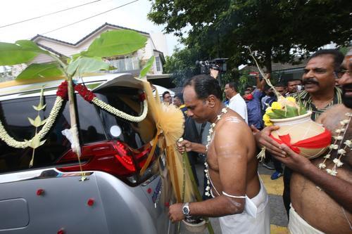 三美威鲁，一路走好！百人送殡 途经国大党
