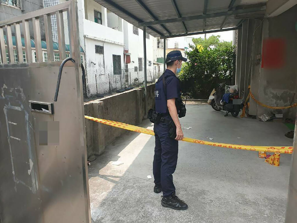 不堪压力起厌世念头 男子刺杀祖父母伯父