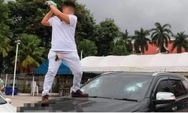 不满赔偿与判决 泰女怒砸进口车泄愤