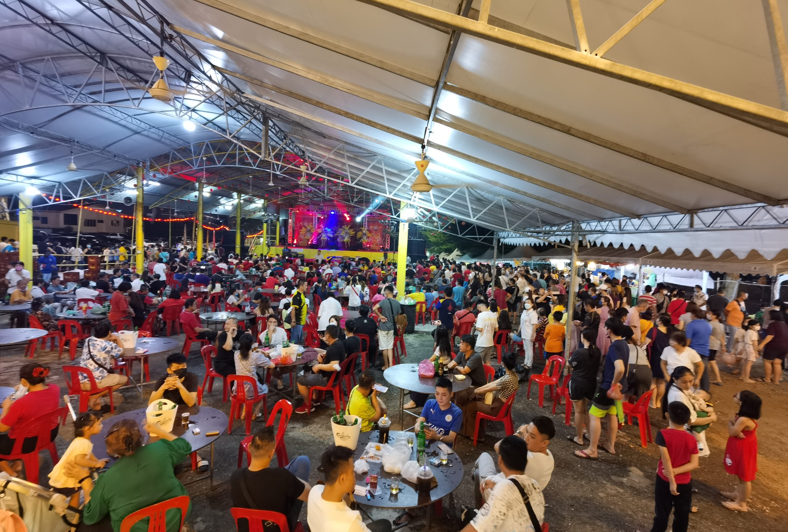 东：关丹斗母宫庆祝成立56周年及九皇大帝千秋宝诞，邀得西澳中华会馆龙狮团贺寿。