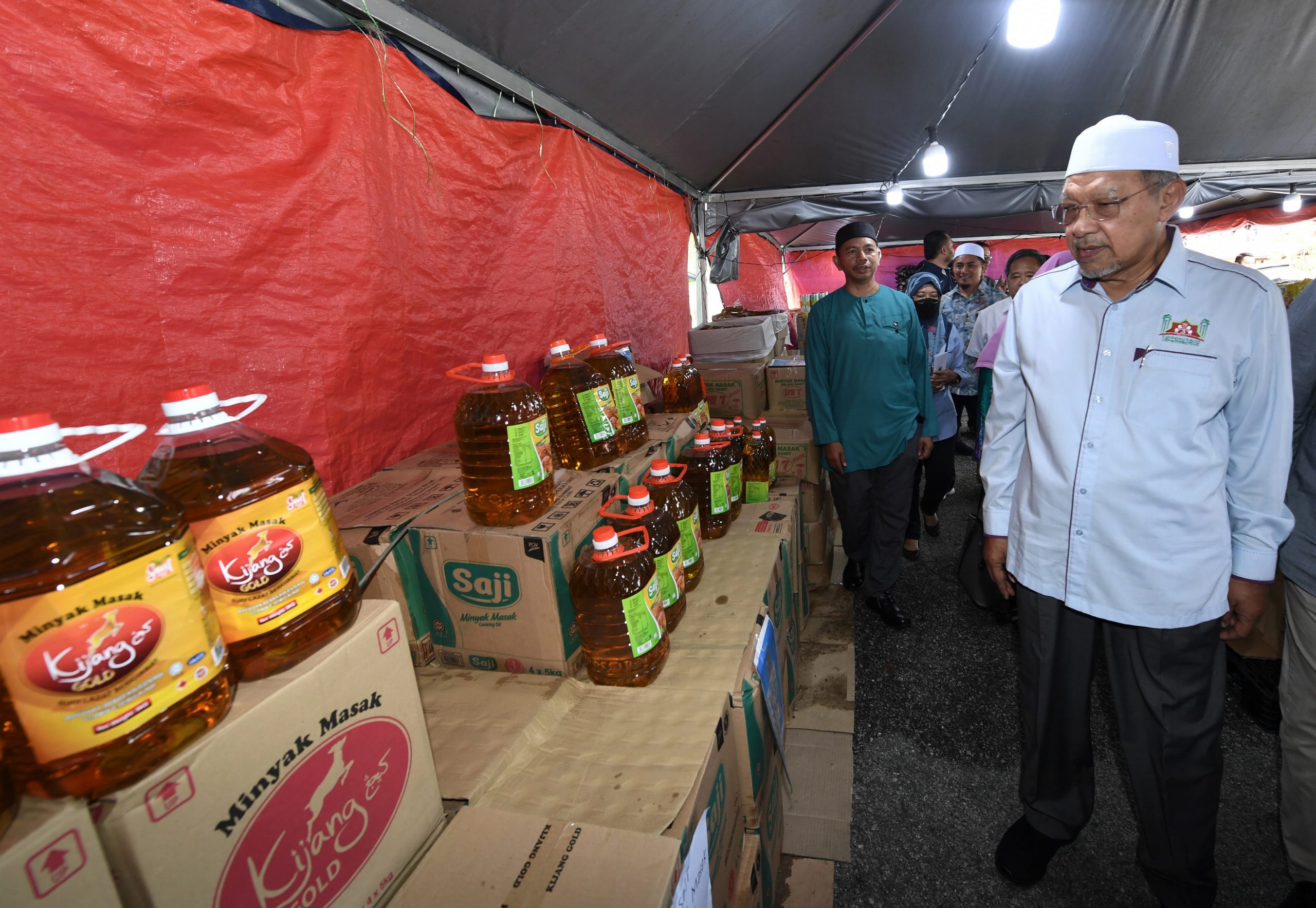 东：吉兰丹州务大臣拿督阿末耶谷指出，至目前为止，丹州内已经有22个州议席推行了“大马一家销售计划”，售出价值超过120万令吉的商品。