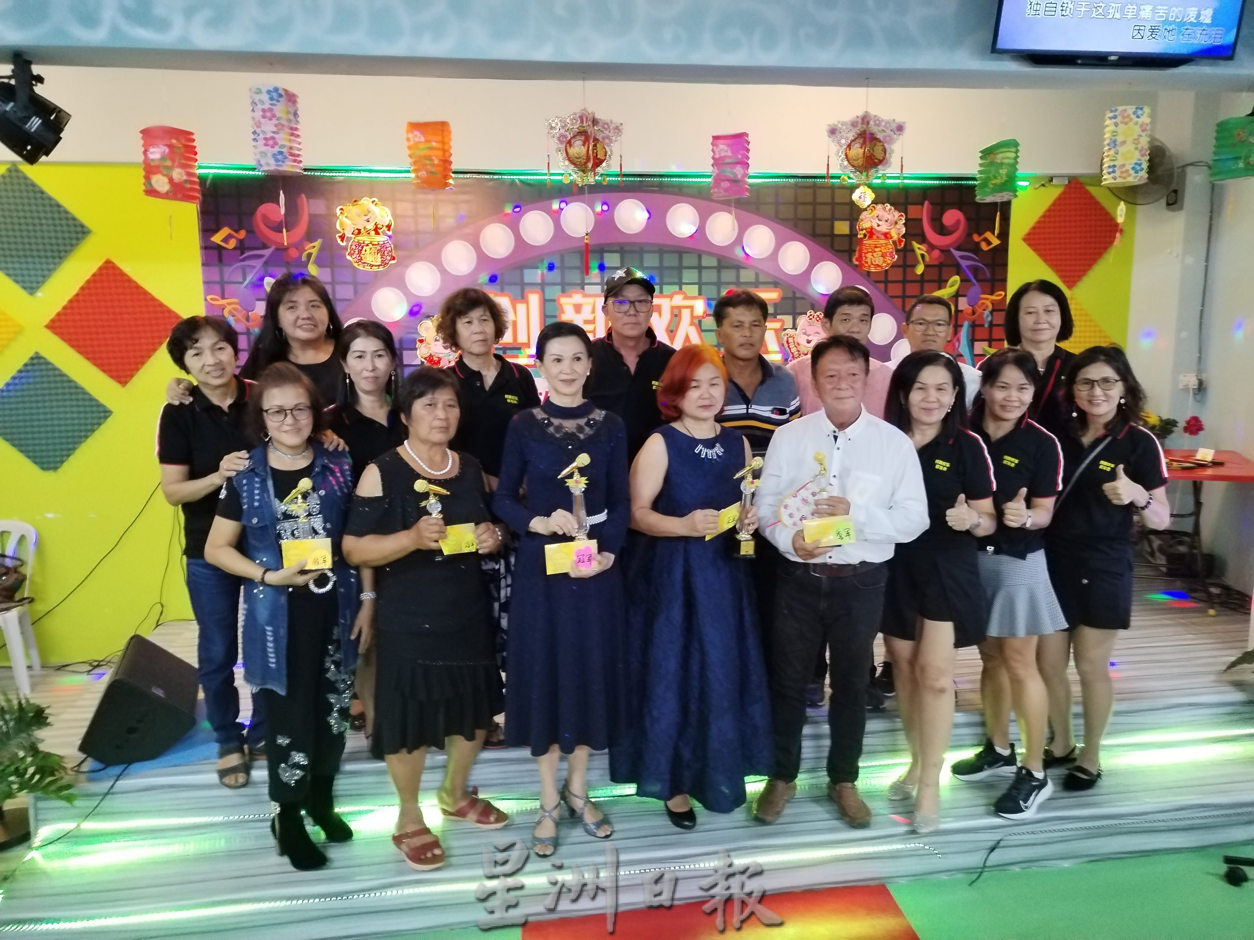 东:直凉百乐县创新欢乐歌友会主办(一曲定胜负)新秀男女混合华,粤,闽南语歌唱比赛