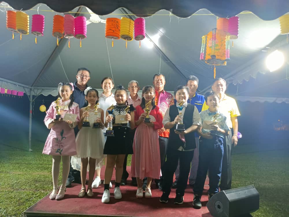 东：而连突华人社团联合会举办2022壬寅年喜迎中秋佳节联欢晚会