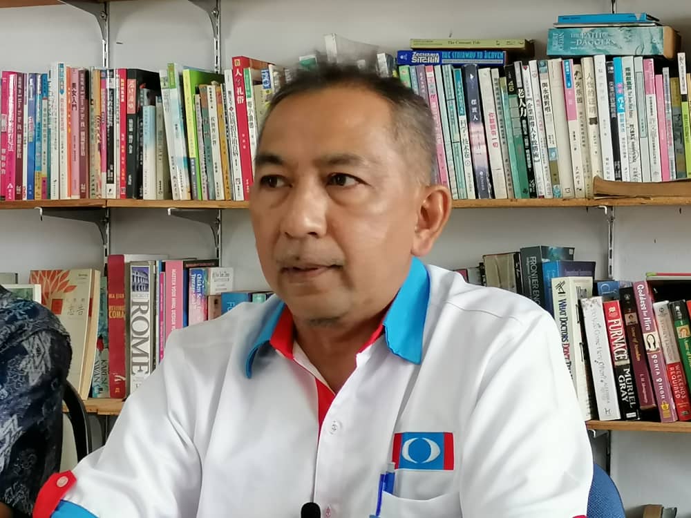 东:英迪拉马哥打公正党抨击阿末扎希,“水灾可大选”论已触怒灾黎。