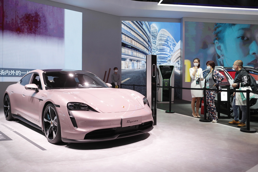 中国买走1/3保时捷跑车 买家均龄40岁女车主占半数