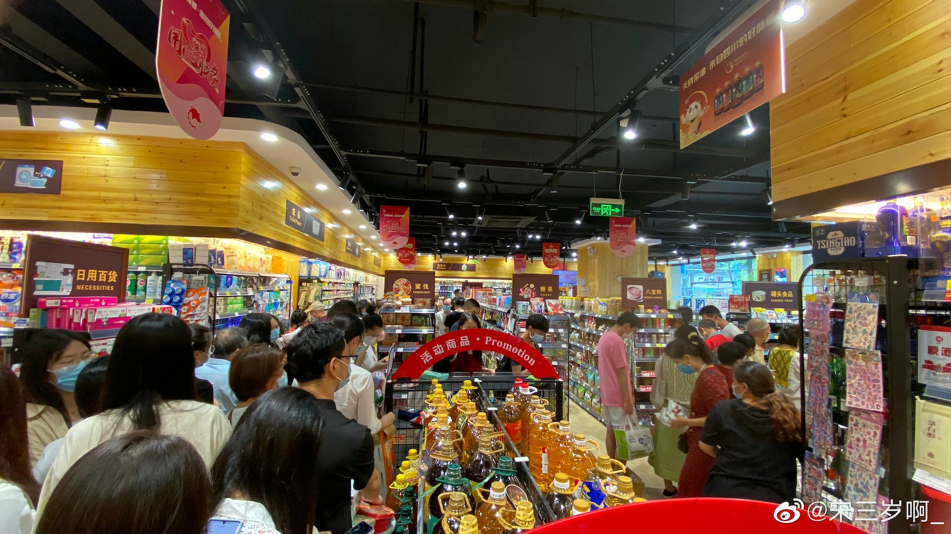 中国增1903宗本土感染 成都宣布“原则居家”市民疯抢物资